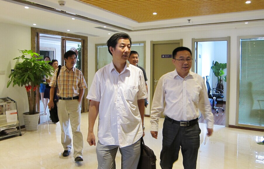 武汉市工商联副主席王光宇到商会考察指导工作