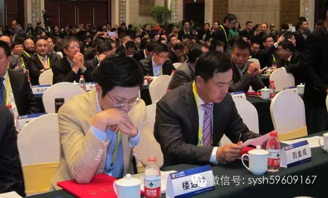 刘金成会长在第二届楚商大会上与浙江义乌购签署战略合作协议