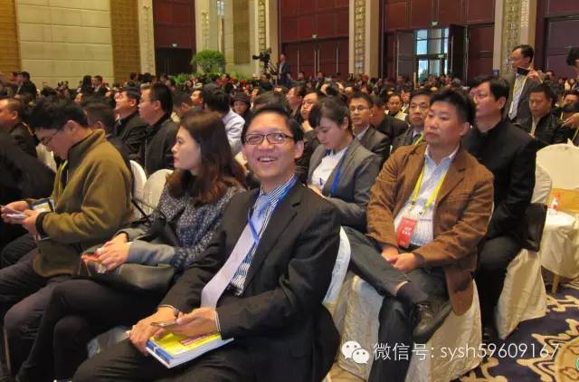 刘金成会长在第二届楚商大会上与浙江义乌购签署战略合作协议