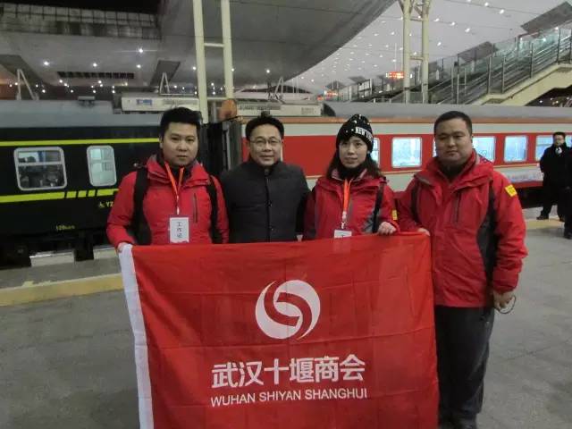 【商会简讯】包车回家，民工返乡献爱心 车到武汉，十堰商会再接力