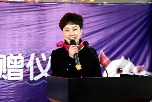 【公益行动二】武汉十堰商会房县分会副会长严进梅女士为66位贫困儿童送进口奶粉