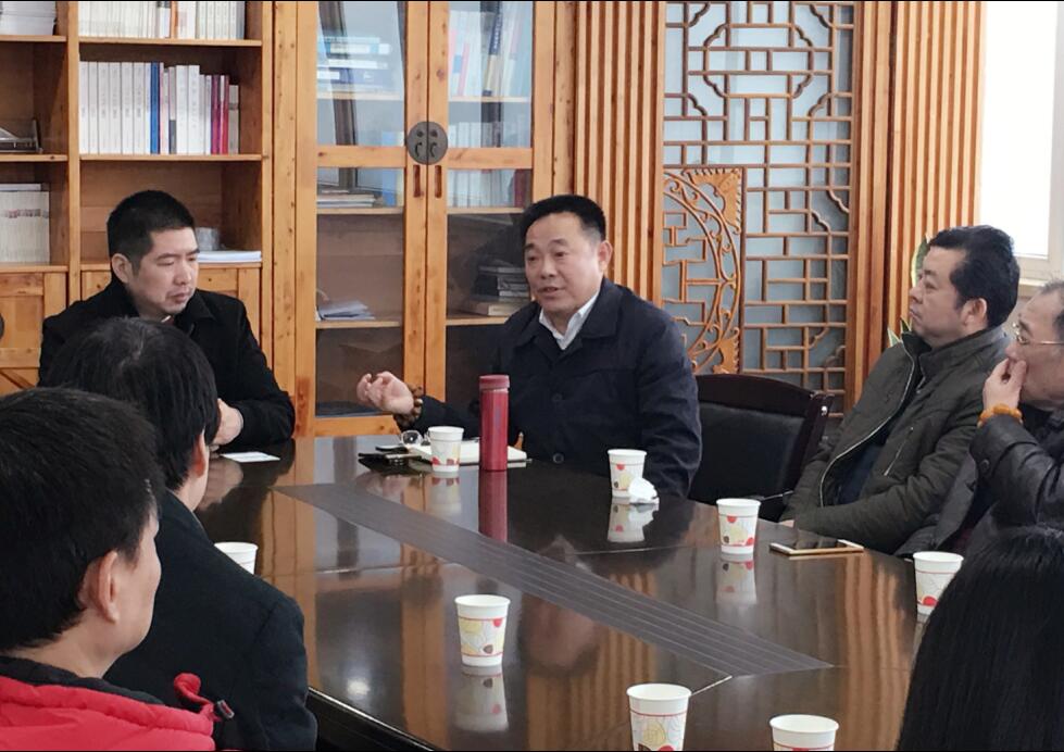 【媒企合作】携手党媒,助力企业——武汉地级市商会联盟到访人民日报湖北分社参观学习