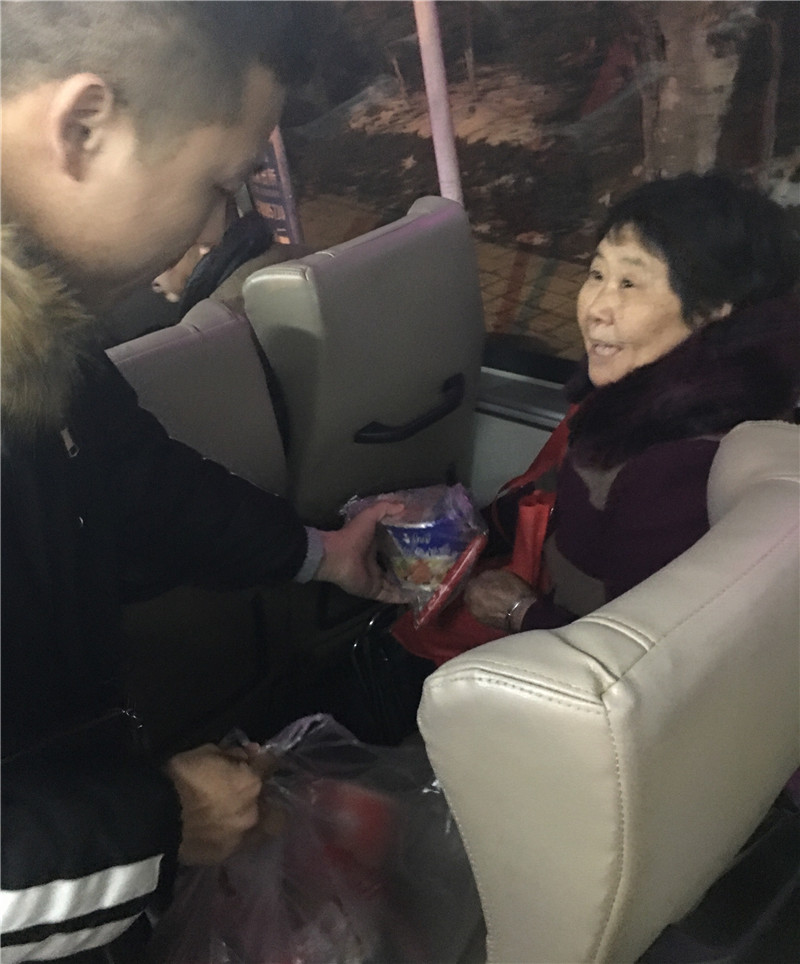 “爱心专列,满载乡情;商会助力,迎送老乡”——武汉十堰商会、竹山商会联合迎送在粤十堰籍老乡回家