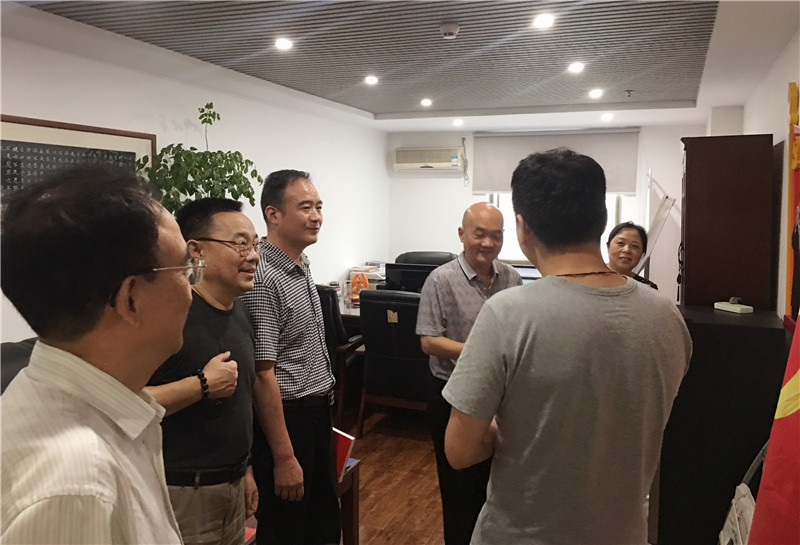 争创省级四好商会 探讨商会企业家精神 ——武汉市工商联及武汉现代经济研究院中心领导到商会交流指导工作