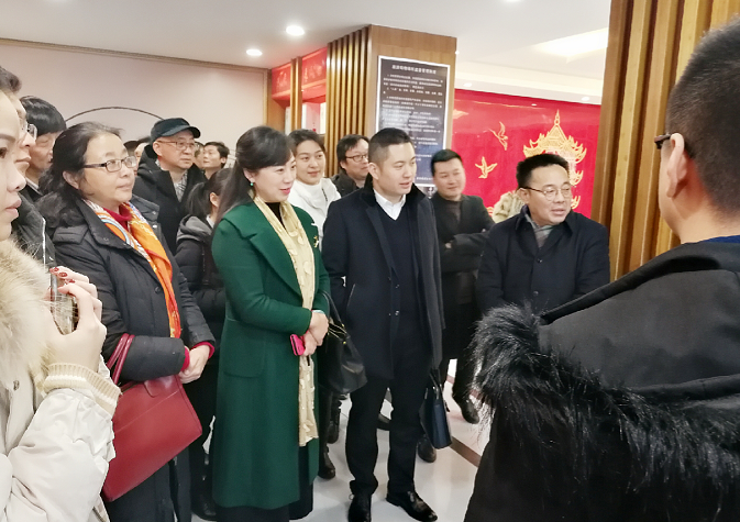 “重温习总讲话,振奋工作斗志”——十堰商会及商会联盟走访友好合作单位黄鹤楼酒业开展党建活动