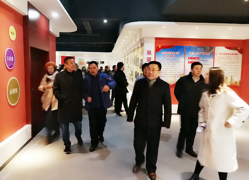“重温习总讲话,振奋工作斗志”——十堰商会及商会联盟走访友好合作单位黄鹤楼酒业开展党建活动