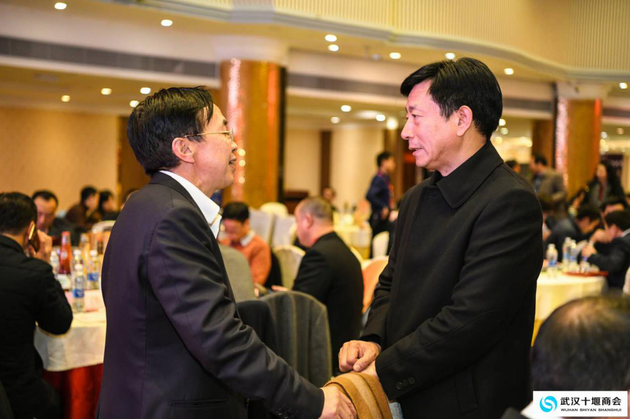 “新班子、新气象、新作为”武汉十堰商会二届一次会员代表大会暨换届大会顺利召开