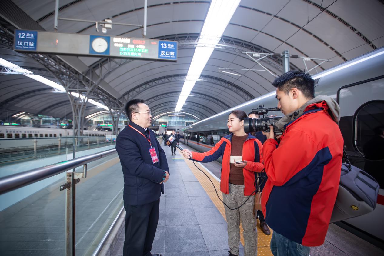 汉十高铁首乘返乡之旅 —— 感受湖北速度 畅游十堰美景 展企业家风采