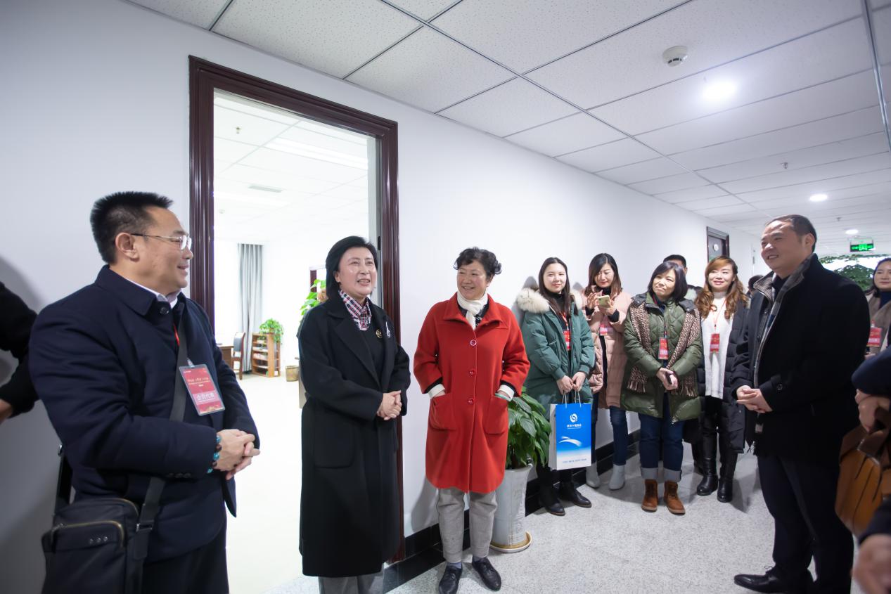 汉十高铁首乘返乡之旅 —— 感受湖北速度 畅游十堰美景 展企业家风采