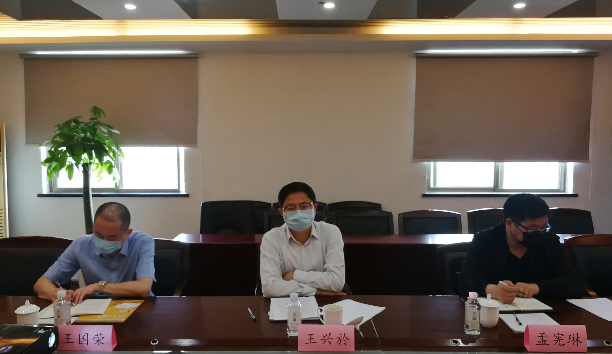 省政法委王兴於常务副书记一行走访定点联络民营企业汉成能源及商会检查指导工作