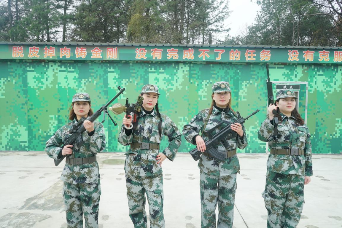 体验军旅生活 展现女性风采 —— 商会党支部举行“庆三八妇女节 女企业家进军营”主题党日活动