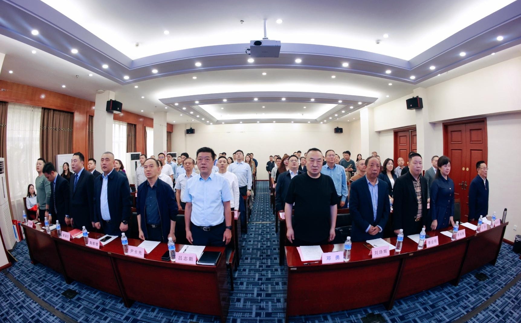 精心谋划 传承发展—— 商会召开二届五次理事会暨换届筹委会工作会议